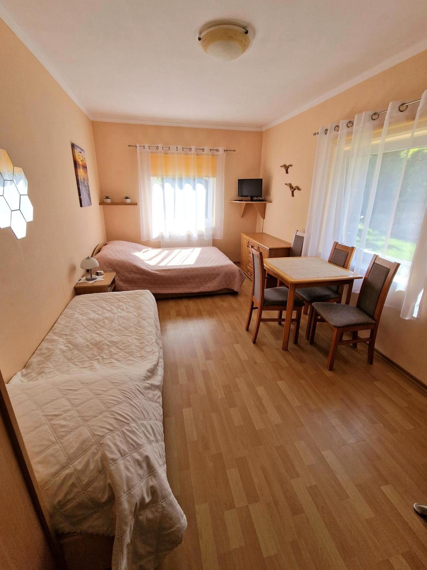 Dom Gościnny Roksana Rewal Zewnętrze zdjęcie